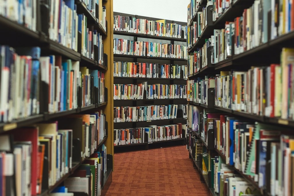 books-2562331_1280